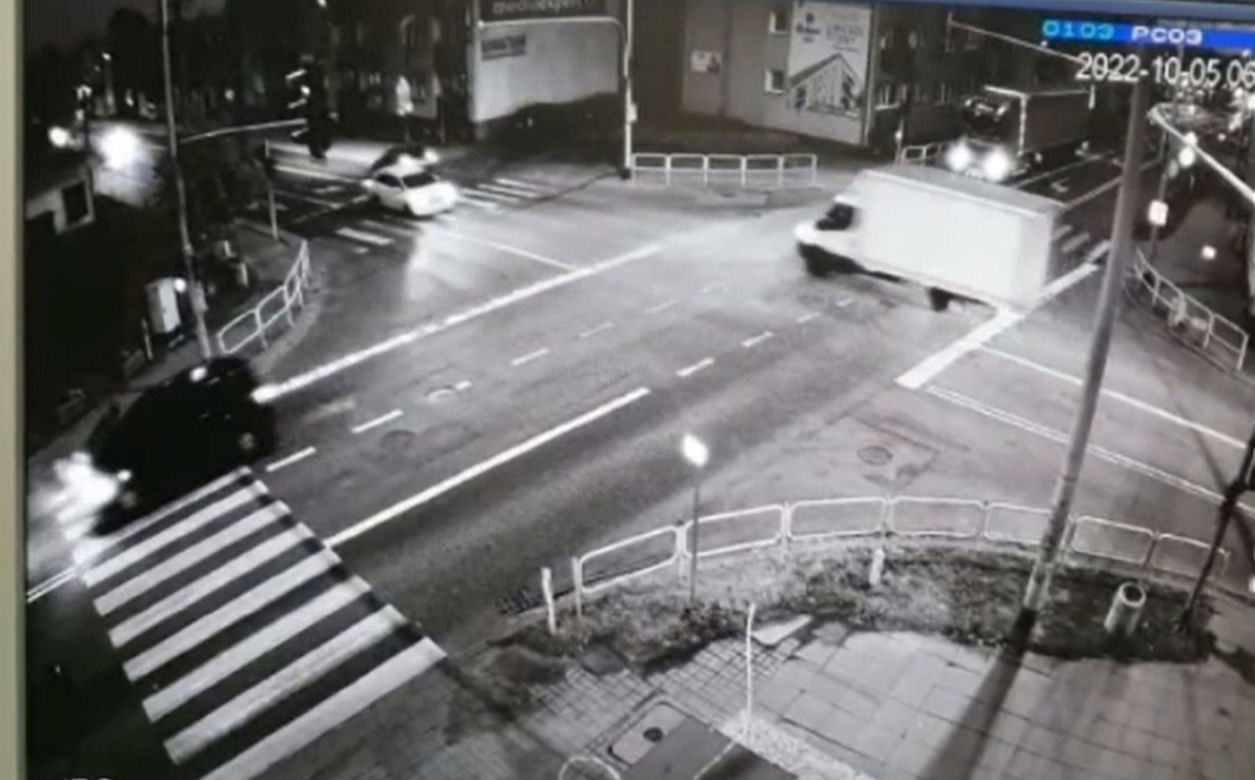 Fatalny wypadek na przejściu w Makowie Mazowieckim! Kierowca opla nie widział pieszego? 