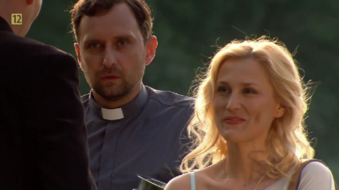 Cisza nad rozlewiskiem odc. 2. Mirka (Sylwia Arnesen), ksiądz Karol (Marek Kałużyński)