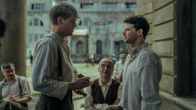 W roli głównej Jakub Gierszał, w obsadzie m.in. Aidan Gillen, Paul Freeman, Julia Pietrucha, Wojciech Mecwaldowski, Anna Próchniak, Mateusz Kościukiewicz, Antoni Pawlicki oraz Tomasz Kot.