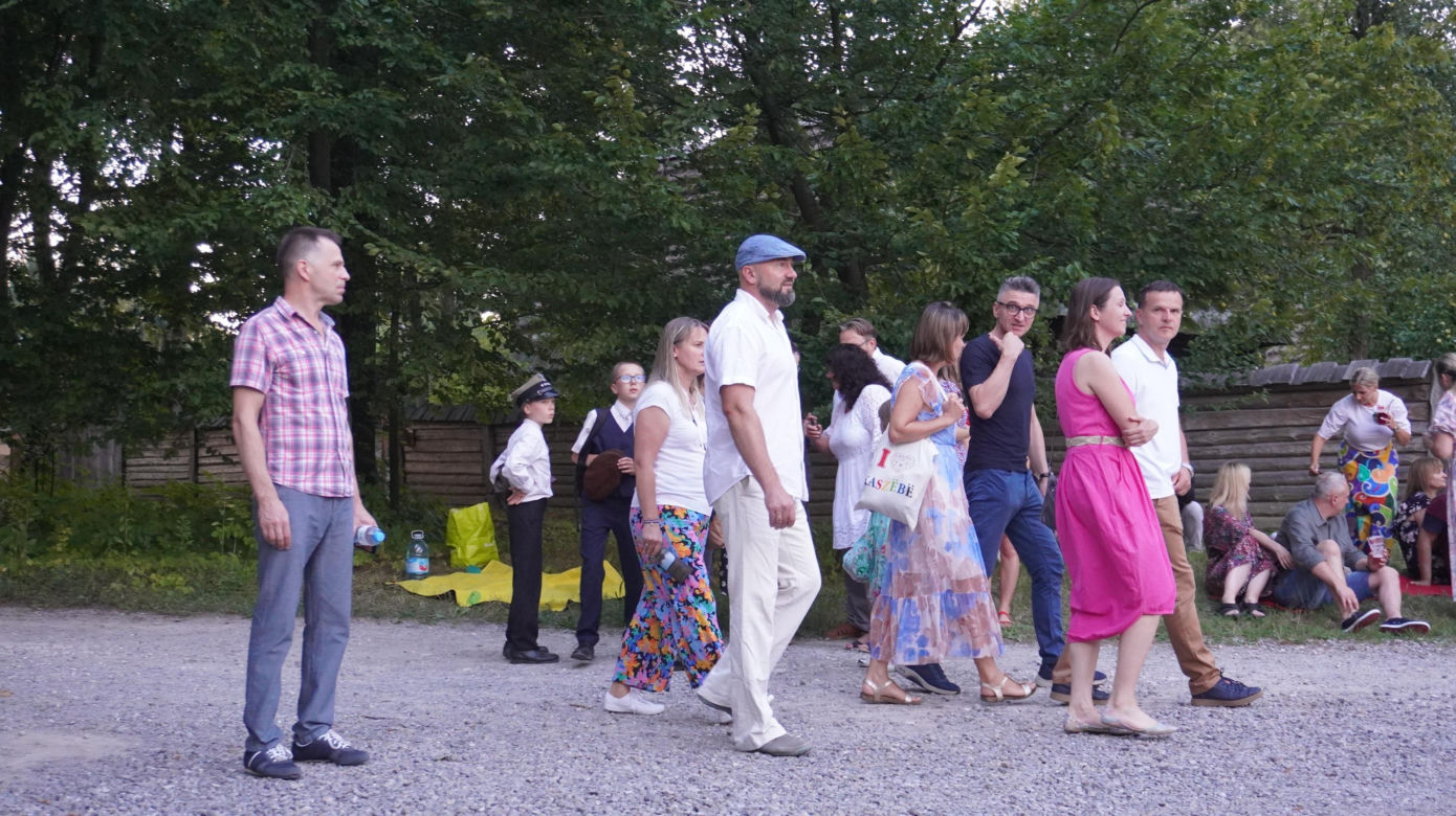 „Tańcowali” na parkiecie w Muzeum Wsi Lubelskiej aż miło było patrzeć! FOTORELACJA z sobotniej potańcówki