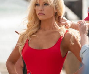 Lily James zachwyca w roli Pameli Anderson. Kopia lepsza od oryginału? 