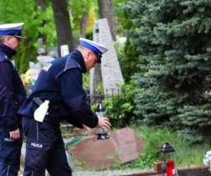 Żary. Ocalił grupę studentów, ale zginął w katastrofie helikoptera. Koledzy pamiętają o policjancie [ZDJĘCIA]