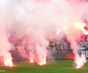 Derby Krakowa: Kibole ostrzelali sektor gości. Cały stadion w dymie [ZDJĘCIA, WIDEO, AUDIO]