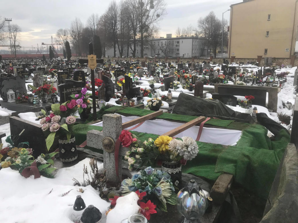 Ciężarną 13-latkę zabił jej 15-letni chłopak. Pogrzeb Patrycji z Bytomia [RELACJA Z UROCZYSTOŚCI]