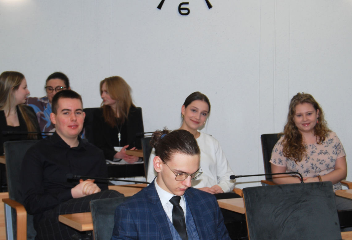 ZOBACZ ZDJĘCIA z debaty o bezpieczeństwie, w której uczestniczyła siedlecka młodzież: