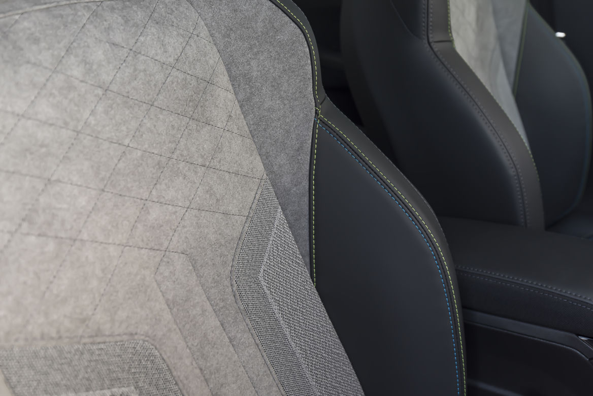 Peugeot e-208 GT