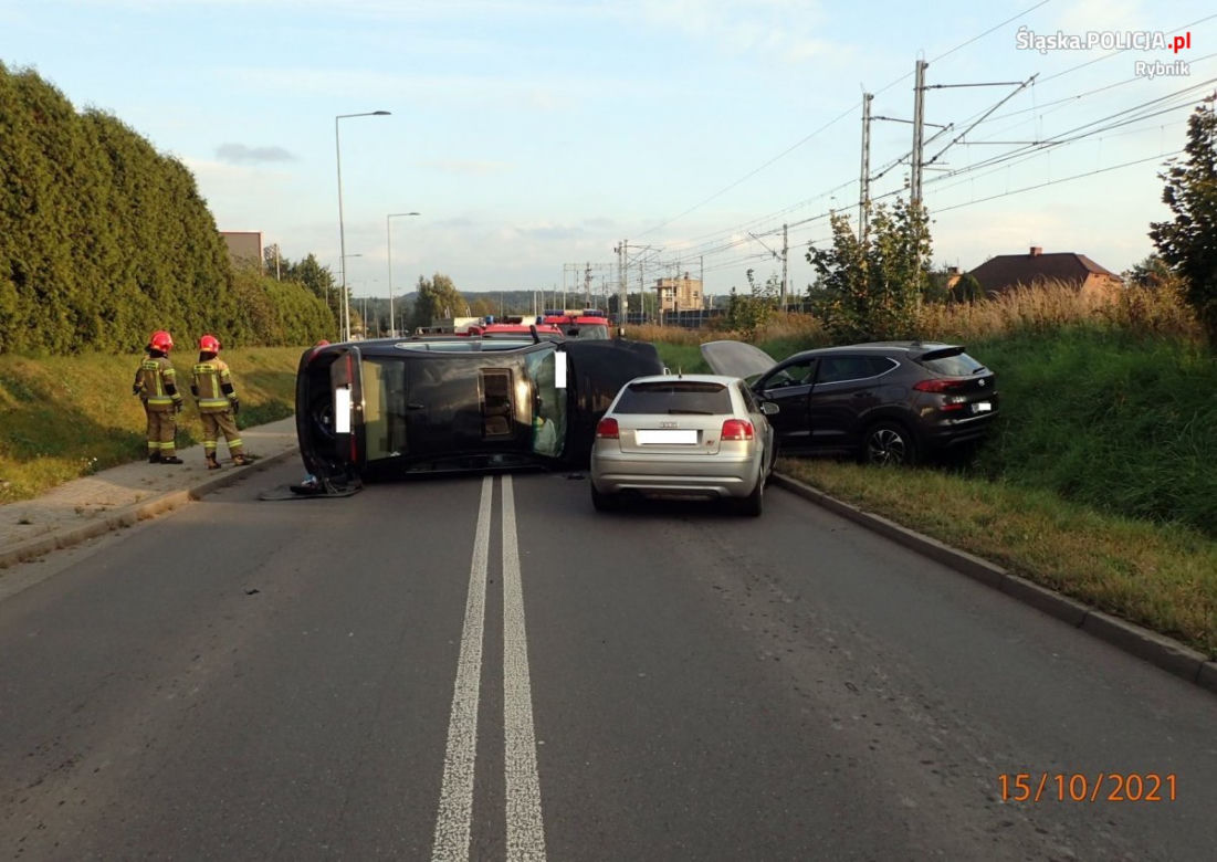 Kraksa w Rybniku. BMW skasowało dwie osobówki