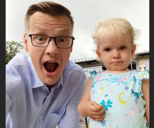 M jak miłość po wakacjach 2020. Piotrek (Marcin Mroczek) i córka Zuzia (Marcelina Kempka) lub Emilka (Julia Kempka)