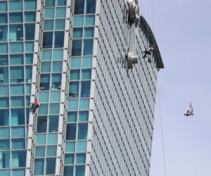 Alex Honnold wspiął się na wieżowiec Taipei 101
