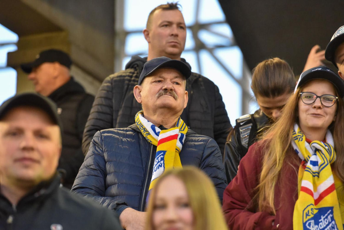 PRES Grupa Dewloperska Toruń - Abramczyk Polonia Bydgoszcz, zdjęcia kibiców i zawodników z pożegnania Adriana Miedzińskiego