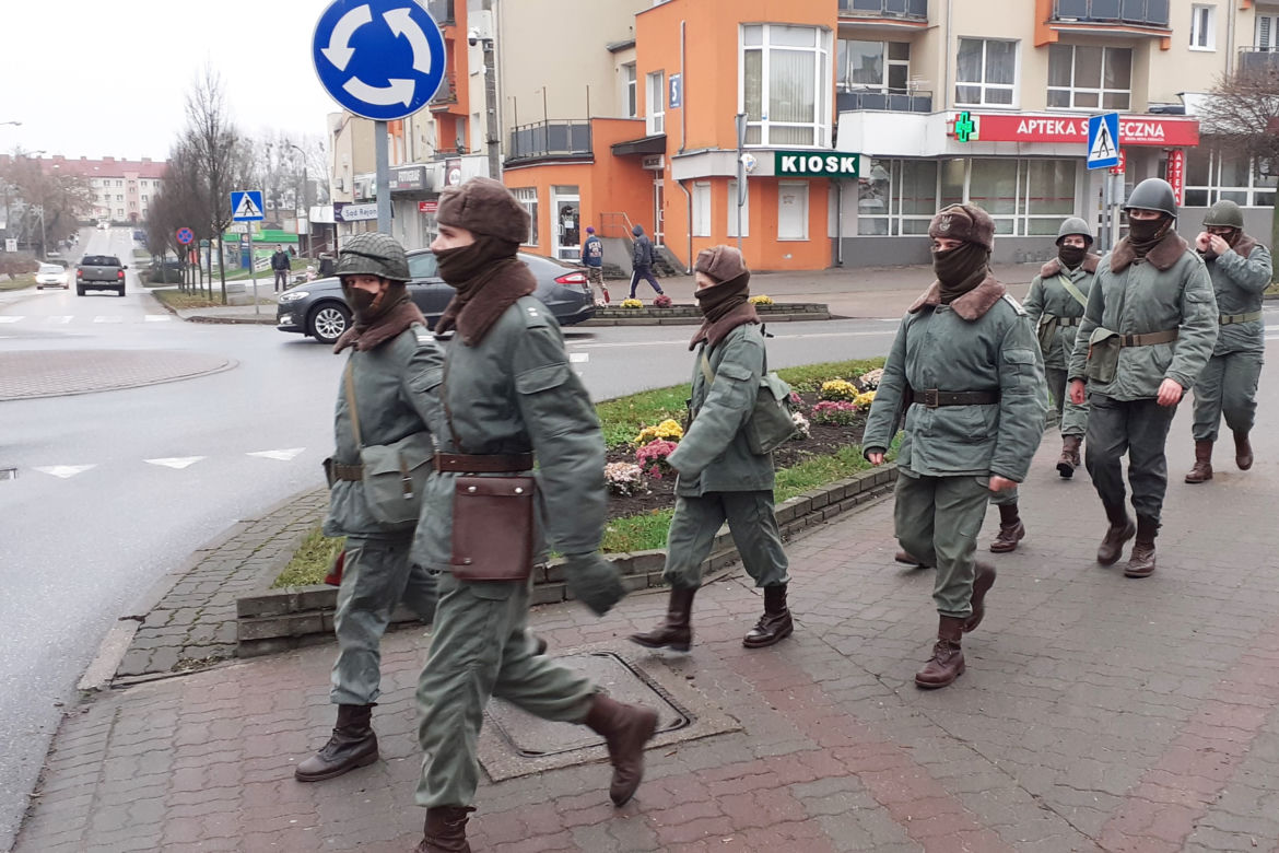 Wojsko na ulicach Iławy! To rekonstruktorzy stanu wojennego