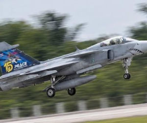 Pierwszy samodzielny lot królowej Tajlandii za sterami myśliwca Gripen