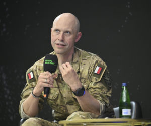 Warszawskie Targi Obronne. Scena Biała. Fire chat: Gen. Chmielewski o pasji do cyberbezpieczeństwa i i ekstremalnego biegania