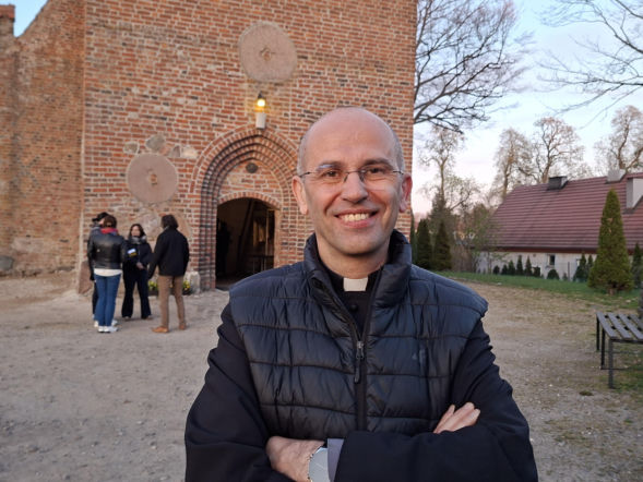 ks. Piotr Wieteska, proboszcz parafii pw. św. Antoniego Padewskiego w Osiekach