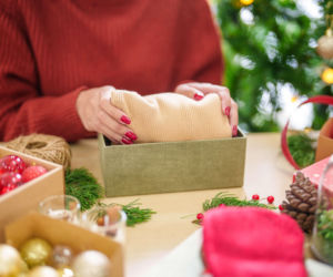 Pomysły na cyrkularne prezenty na Mikołajki. Obdaruj odpowiedzialnie i ponadczasowo
