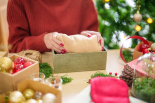 Pomysły na cyrkularne prezenty na Mikołajki. Obdaruj odpowiedzialnie i ponadczasowo