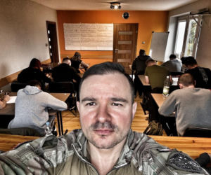 Przestrzelony hełm „Sikora”