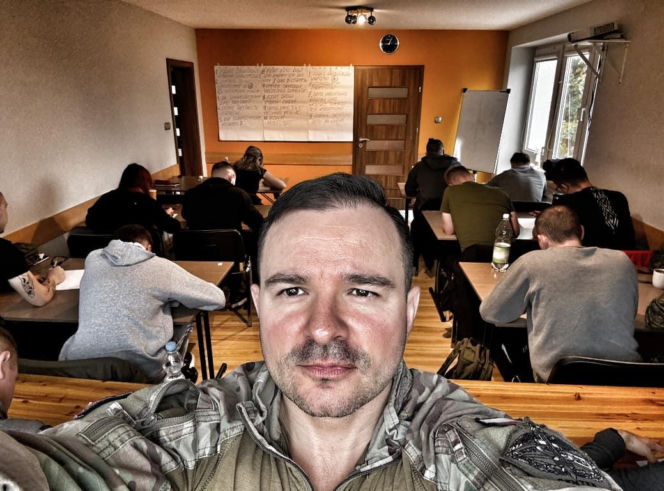 Przestrzelony hełm „Sikora”