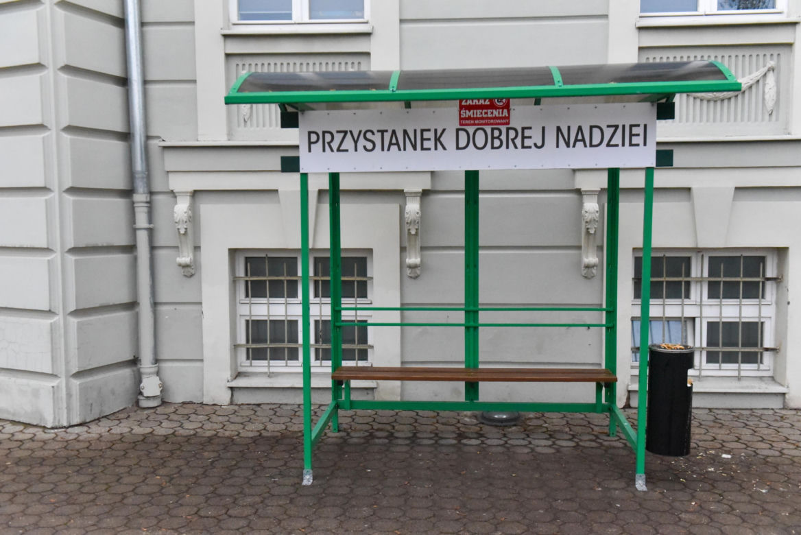 Ksiądz Bar buduje bar mleczny dla potrzebujących