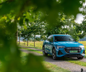 Audi e-tron Sportback 55 quattro S line (Antigua Blue)