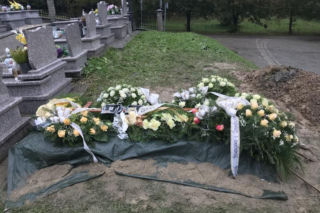 Rodzinna tragedia w Siedliskach: Halina pochowana w jednym grobie z synem Karolem [WIDEO, ZDJĘCIA]