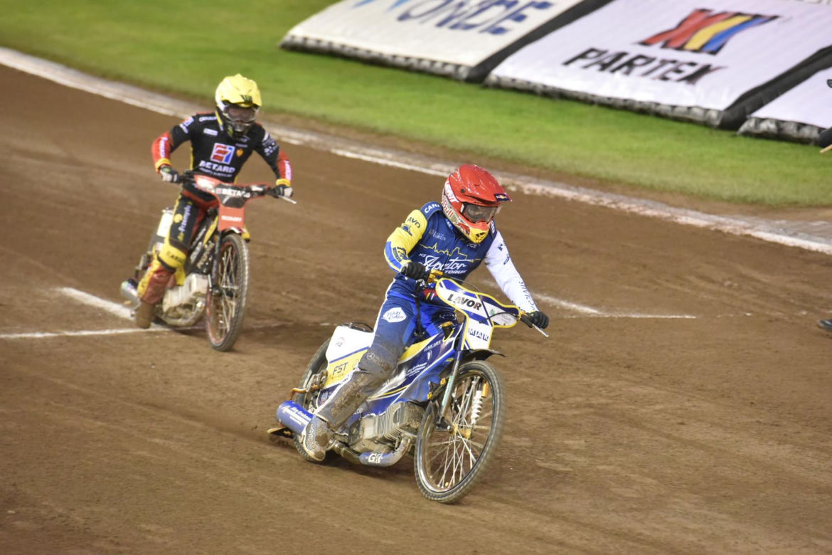 PRES Grupa Deweloperska Toruń - Betard Sparta Wrocław, zdjęcia kibiców i zawodników z Motoareny