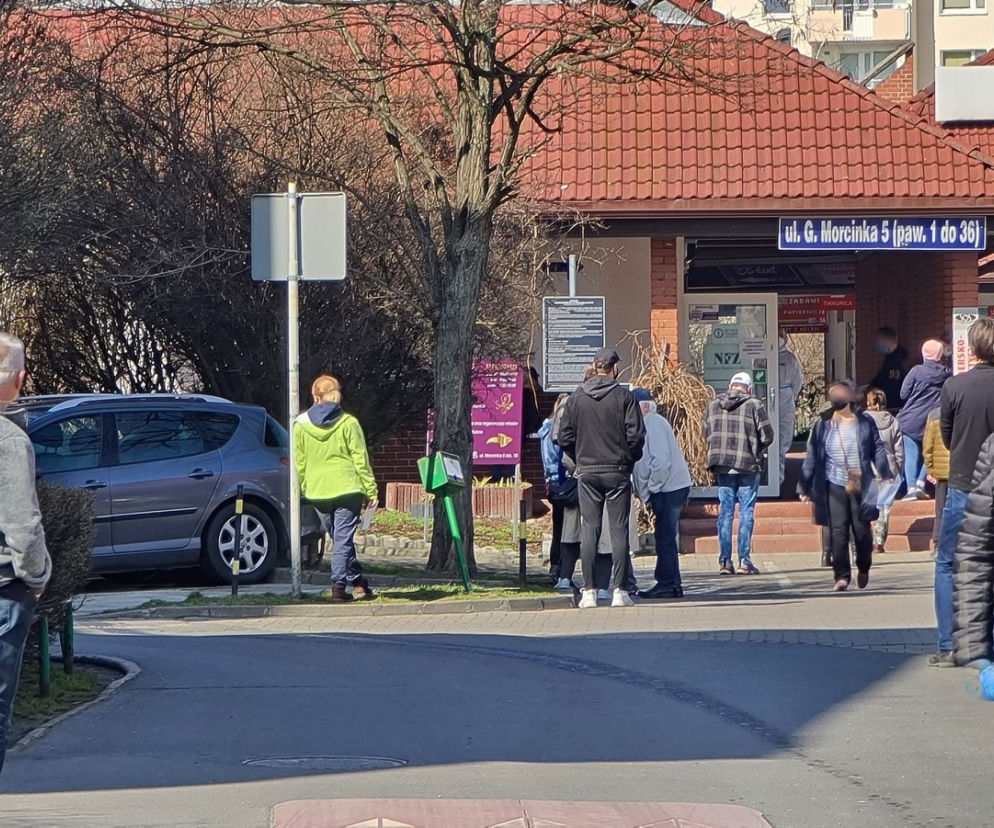Gigantyczne kolejki do testów na koronawirusa w Warszawie. System tego nie wytrzyma?
