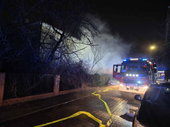 Pożar domu na poznańskich Podolanach. Tragiczny finał nocnej akcji