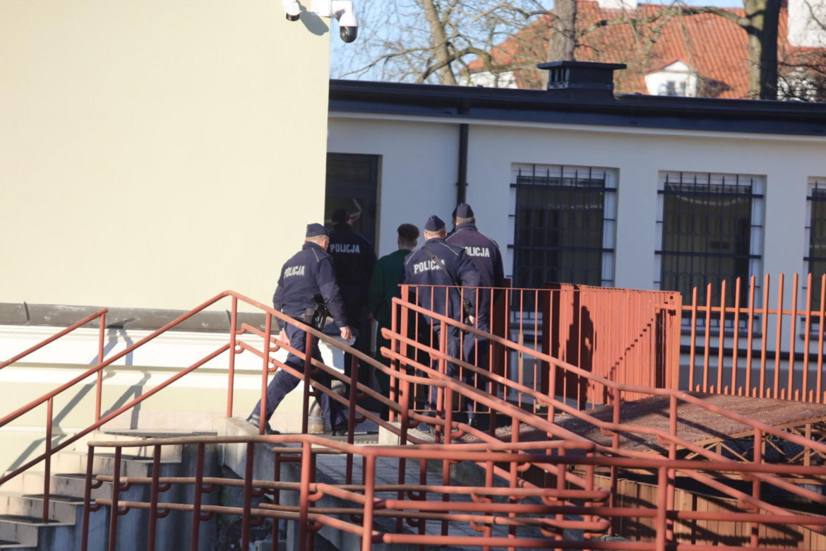 Bartosz G. przywieziony do Prokuratury Okręgowej w Płocku