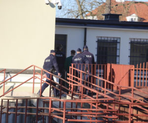 Bartosz G. przywieziony do Prokuratury Okręgowej w Płocku