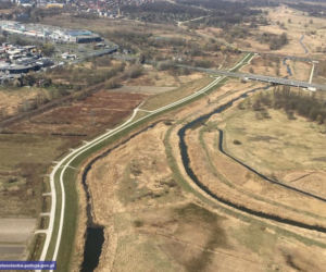 Policyjny śmigłowiec patroluje Wrocław