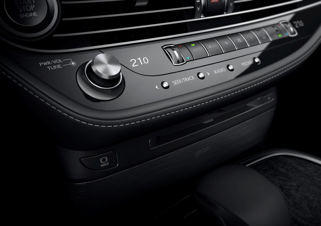 (2021) Lexus LS po liftingu