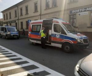 Wypadek w Nowym Sączu! Osobówka zderzyła się ze skuterem