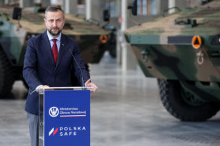 Program SAFE i kryzys z Ukrainą. Szef MON dementuje fake newsy