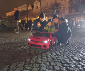 Świąteczny Zlot Amerykańskich Samochodów na Rynku w Lesznie