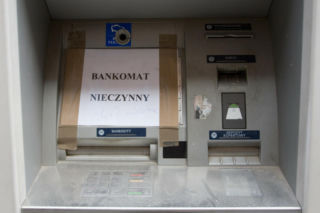 Panika w Polsce - w bankach i przy bankomatach po ataku Rosji na Ukrainę