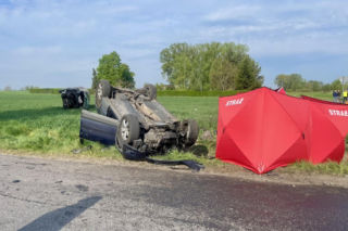 Dwa samochody dachowały. Tragiczna śmierć 27-latka 
