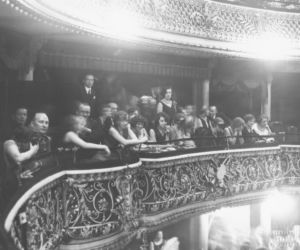 Blichtr, przepych i spektakle. Zobacz, jak wyglądało życie teatralne dawnej Warszawy [GALERIA]