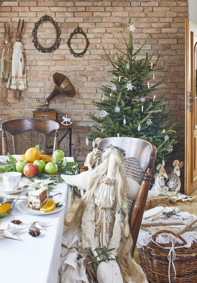 Świąteczne choinki w bieli