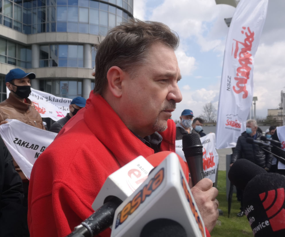 Gorąco pod siedzibą Tauronu. Związkowcy sprzeciwiają podziałowi spółki: Sasin i Soboń odlecieli! [ZDJĘCIA, WIDEO]