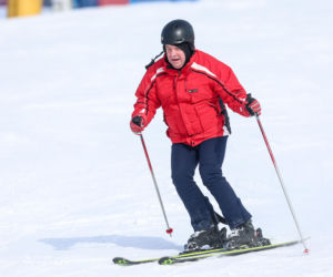 Poseł Wójcik szusuje w kasku
