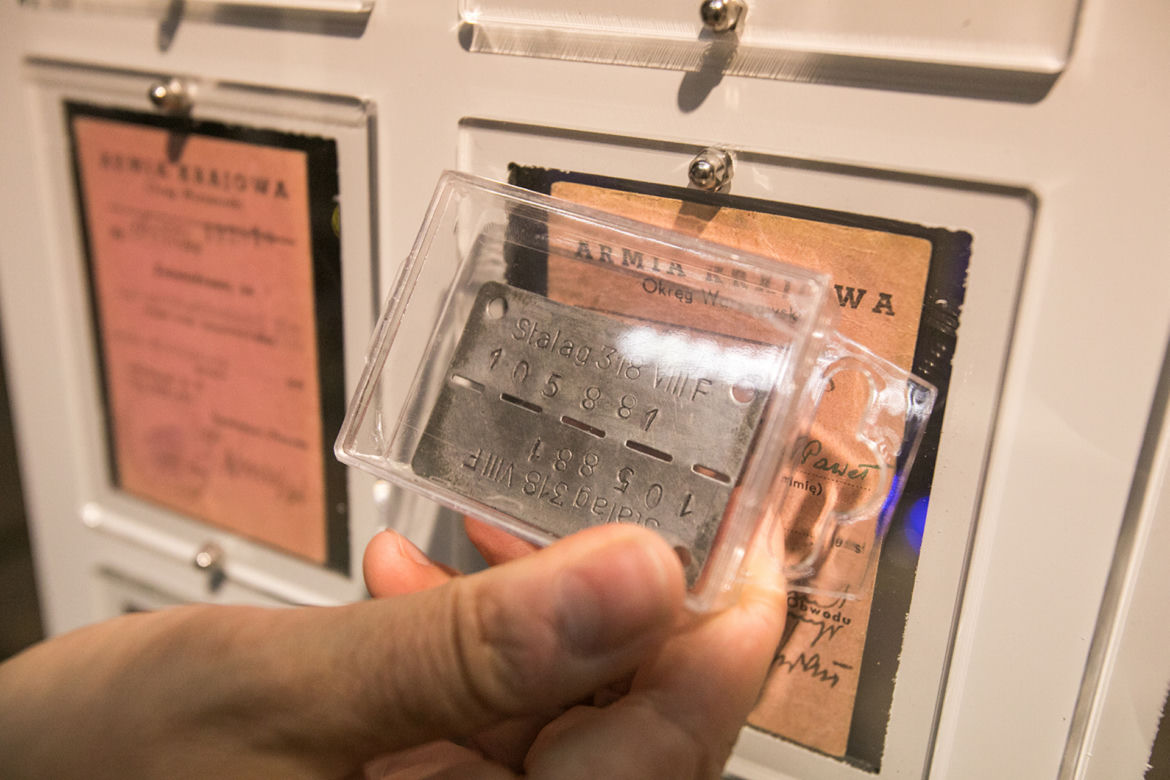 Cztery nieśmiertelniki z zasobów muzeum pasują do odzyskanych powstańczych legitymacji