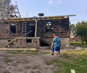 Rodzina z Topolan odbudowuje dom po pożarze