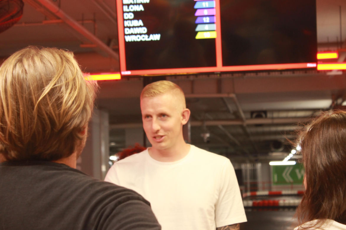 Nowy summer bar w centrum Wrocławia. Prawdziwa gratka dla fanów motoryzacji. Zobacz, jak tam jest [GALERIA]