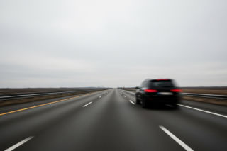 BMW pędziło 252 km/h. Dlaczego kierowca tłumaczył się w tak zaskakujący sposób?