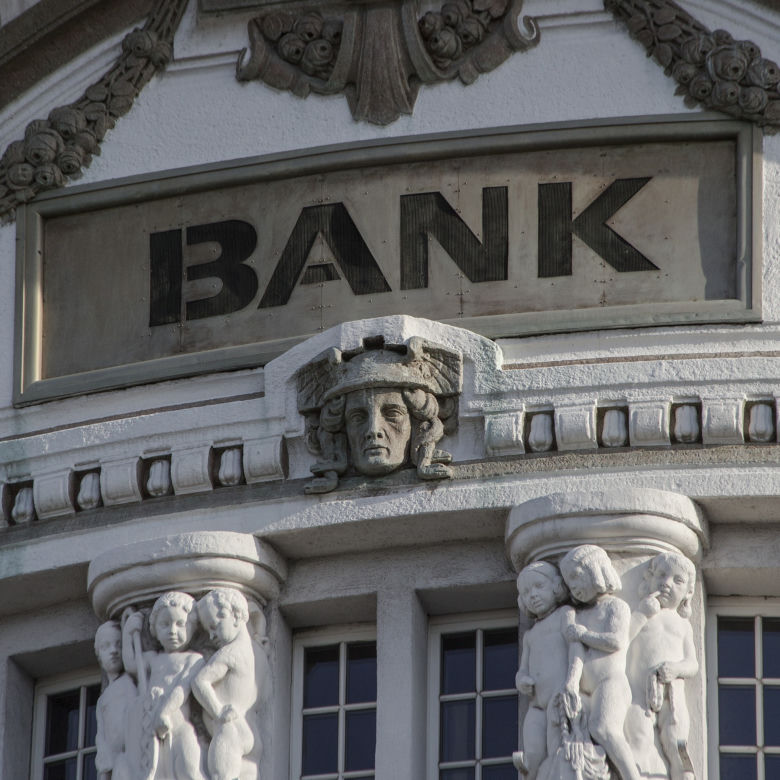 Pracownicy bankowi (obsługa w oddziałach)