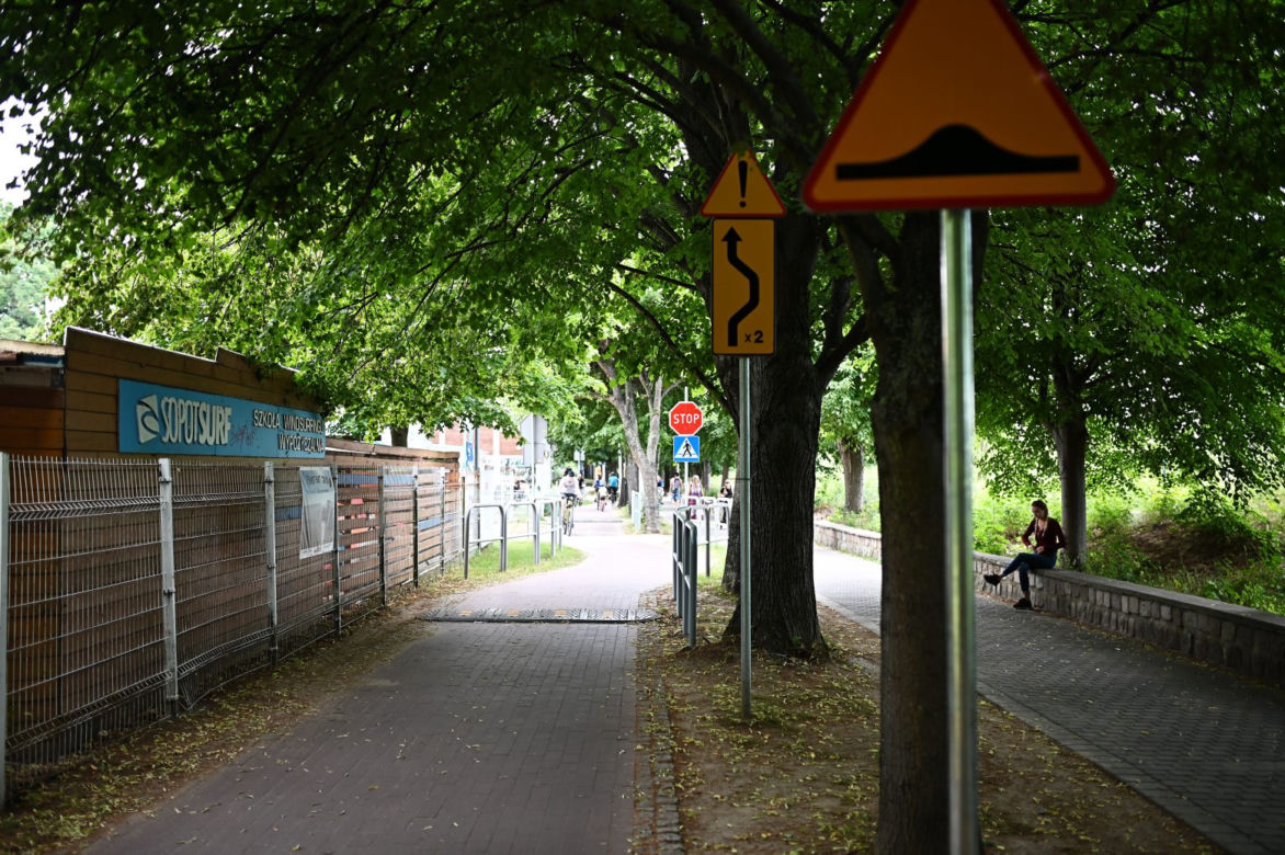 Progi zwalniające na trasach rowerowych