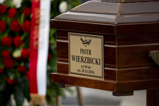 Jarosław Kaczyński na pogrzebie pierwszego naczelnego "Gazety Polskiej"