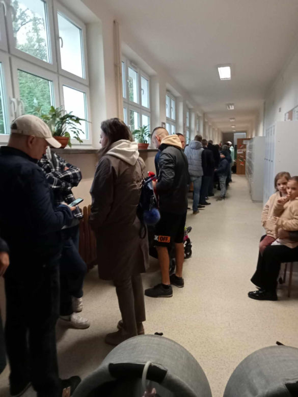 Ogromne kolejki przed lokalami wyborczymi w Lublinie