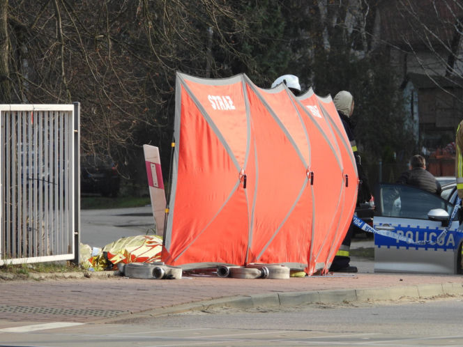 Zignorowała opuszczone rogatki, z torów zmiótł ją nadjeżdżający pociąg. Dramat w Jasiennicy Mazowieckiej